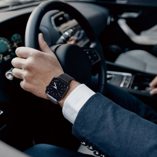 Milanese kovinski pašček DuxDucis® za Apple Watch 42 / 44 / 45 mm – črn